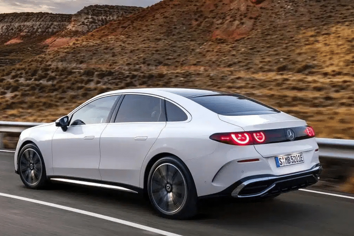 Mercedes C 300 4MATIC électrique vue arrière