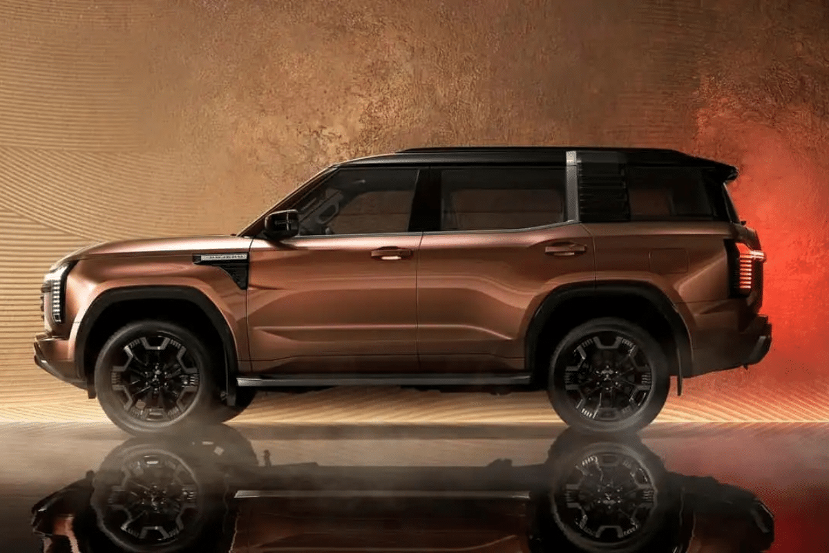 Mitsubishi Pajero 2027 vue de profil