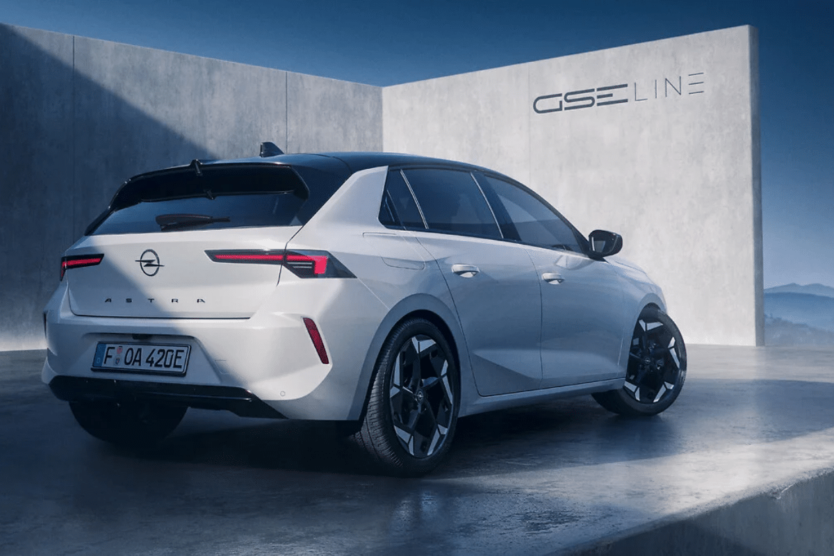 Opel Astra GSE Line vue arrière