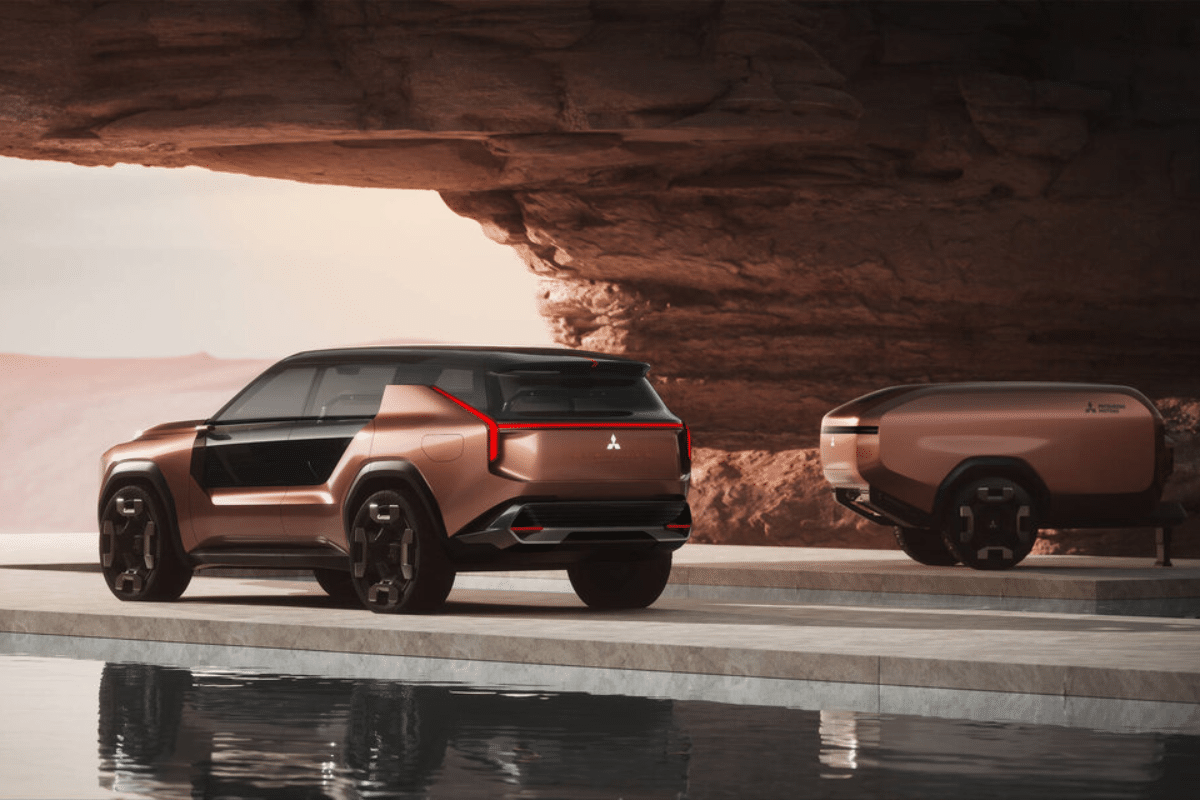 Mitsubishi Elevance vue arrière