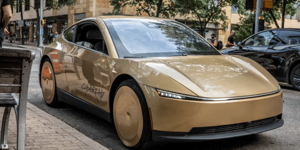 Tesla voulait un Cybercab sans aucune commande manuelle, ce joystick caché révèle pourtant une contrainte très concrète