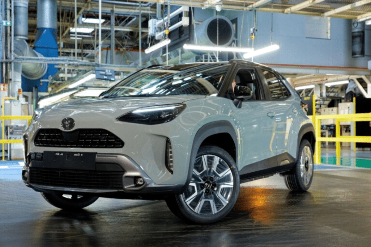 Toyota maintient l'hybride en France et réserve l'électrique à un autre site