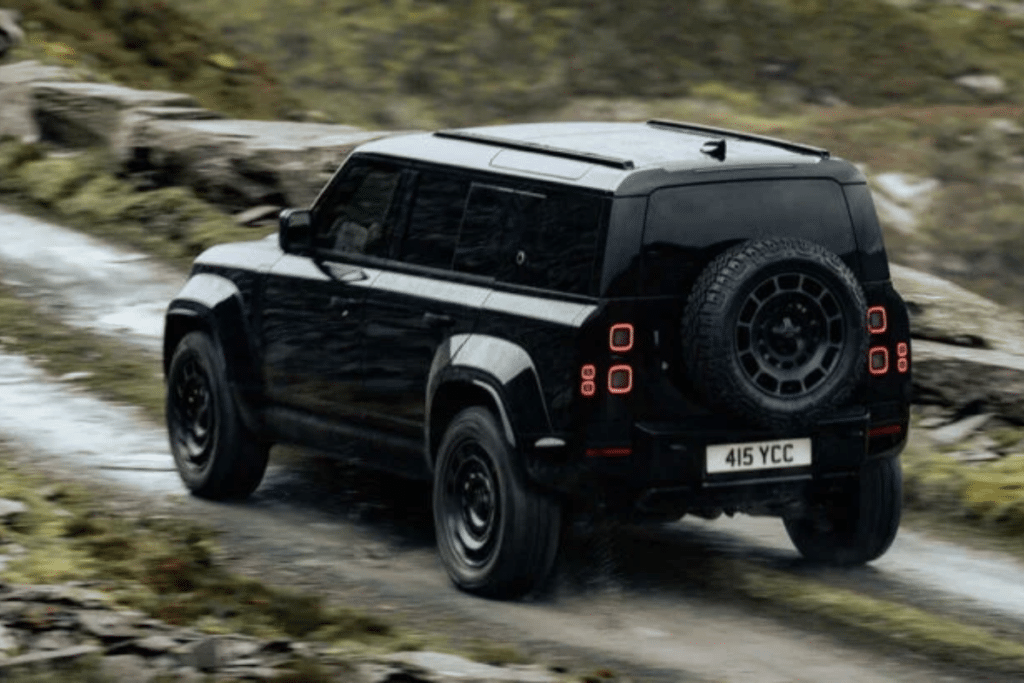 Un Defender pick-up fabriqué aux États-Unis, Land Rover pourrait s’appuyer sur les usines de Stellantis