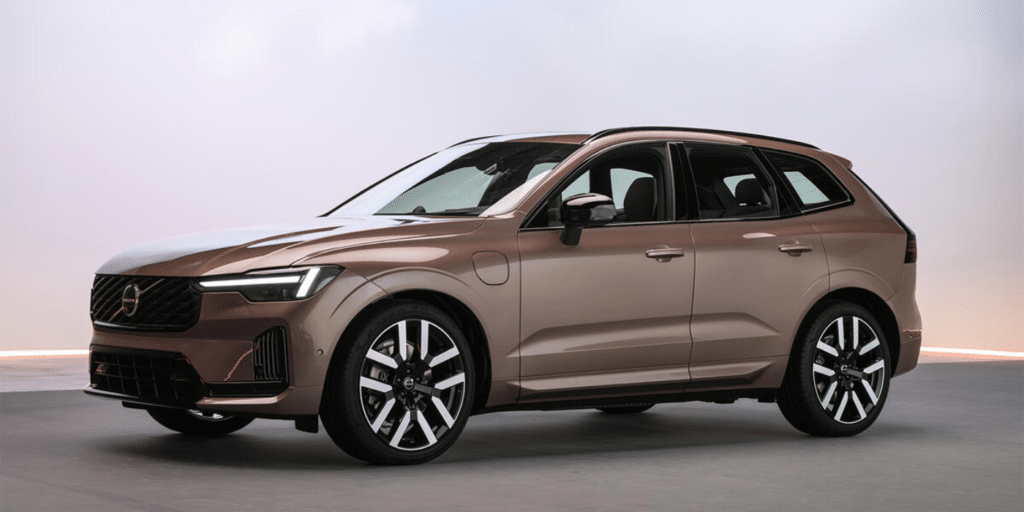 Volvo ralentit sur le tout-électrique, ce XC60 de 124 miles révèle sa nouvelle stratégie
