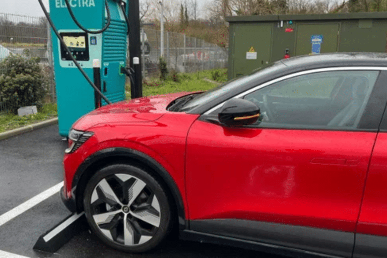 10 000 batteries passées au crible : une anomalie sur 85 seulement, mais un point noir à vérifier avant d&rsquo;acheter une électrique d&rsquo;occasion