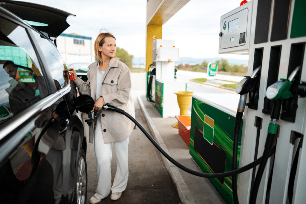 Aide carburant : les véhicules électriques et hybrides rechargeables sont exclus du dispositif