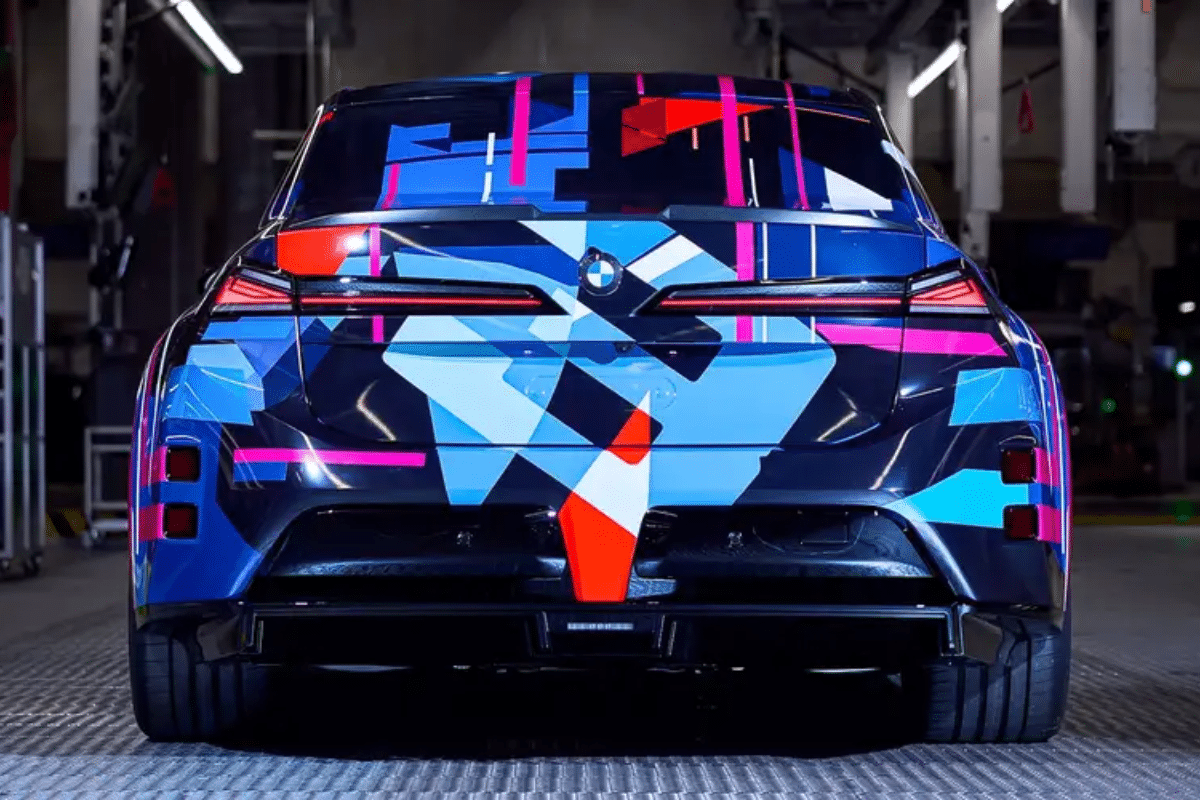 BMW M3 électrique vue arrière