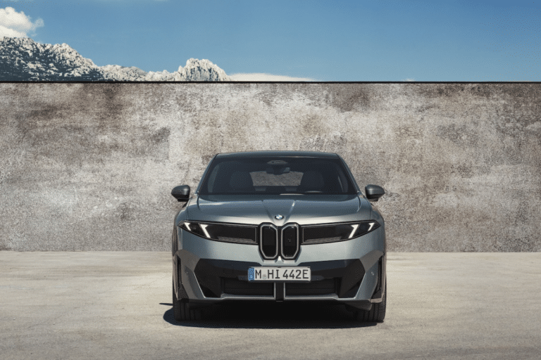 Le X4 ne sera plus jamais thermique, et BMW parie sur le 100 % électrique pour échapper au malus qui plombait déjà l&rsquo;ancien SUV coupé