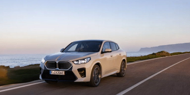 Avec 516 km WLTP annoncés, le BMW iX2 franchit la barre des 500 km et s&rsquo;attaque au premier frein des conducteurs électriques