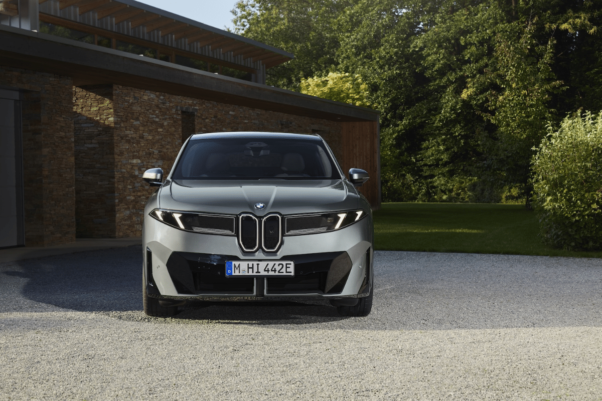 BMW iX4 vue de face