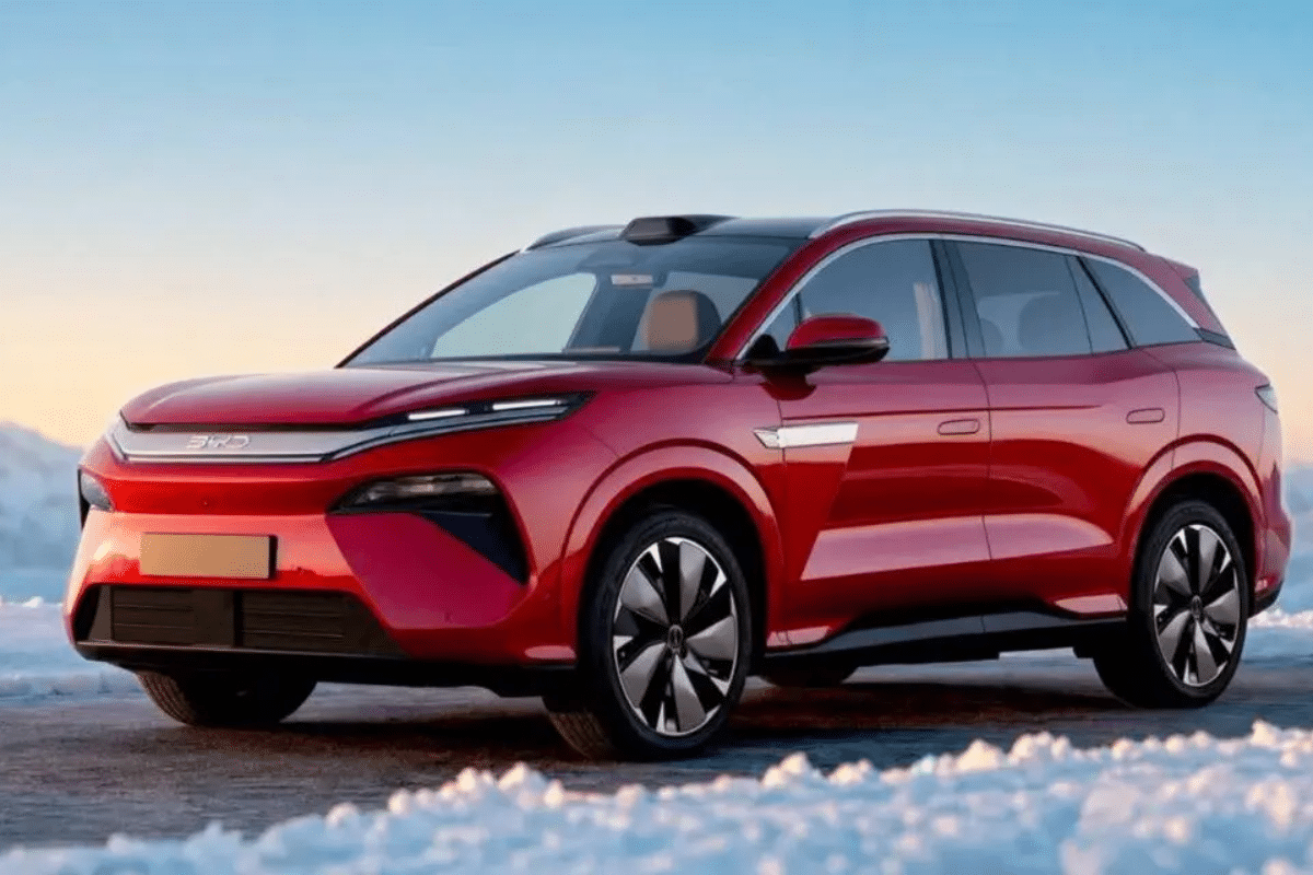 BYD Atto 8 vue de face
