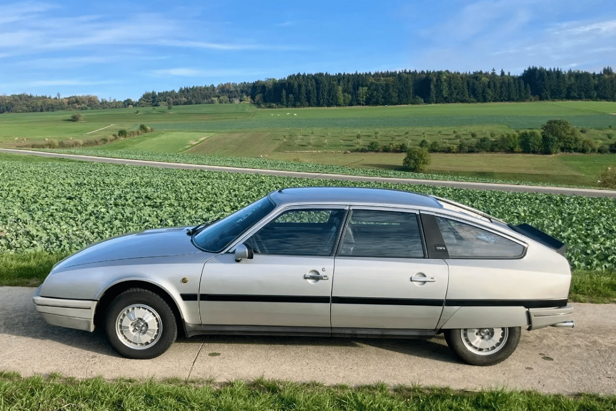 Citroën CX 25 GTI de 1987 vue de profil