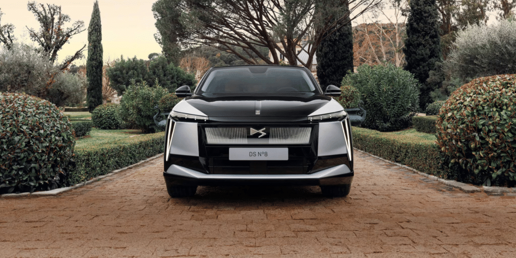À 59 750 €, la DS N°8 d'entrée de gamme promet la limousine, mais son autonomie réelle la trahit sur autoroute