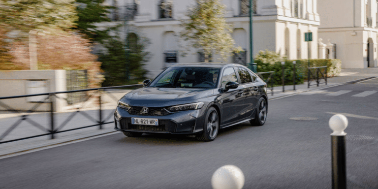 Honda attaque enfin ce défaut qui gâchait la conduite des hybrides, et la Civic en profite sans changer de moteur