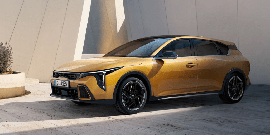 Kia garde le mystère sur le moteur de sa K4 hybride, et ce choix entre 138 et 154 ch dira où la Ceed de demain veut se placer
