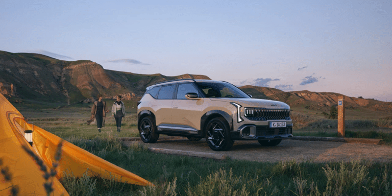 Avec un gabarit quasi identique au Renault Symbioz, le Kia Seltos débarque et Renault voit arriver son rival le plus frontal