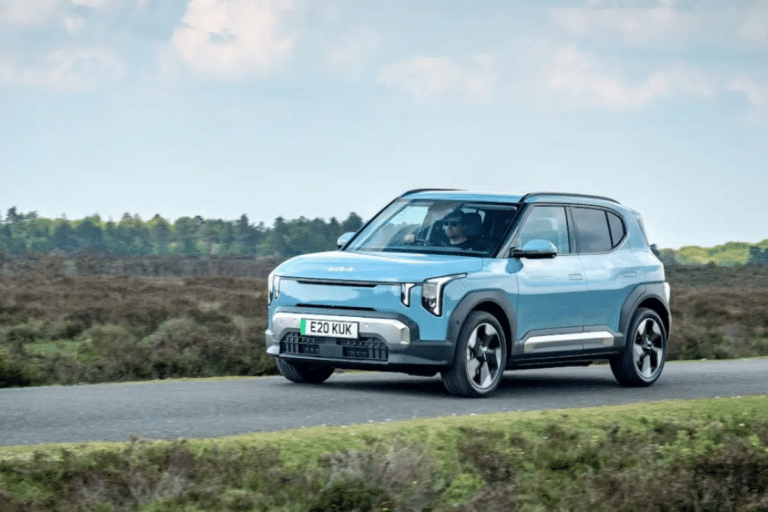 Kia fait plus que doubler ses ventes électriques en France, et cette percée coréenne change le rapport de force avec Renault, Volkswagen et Stellantis sur le segment abordable