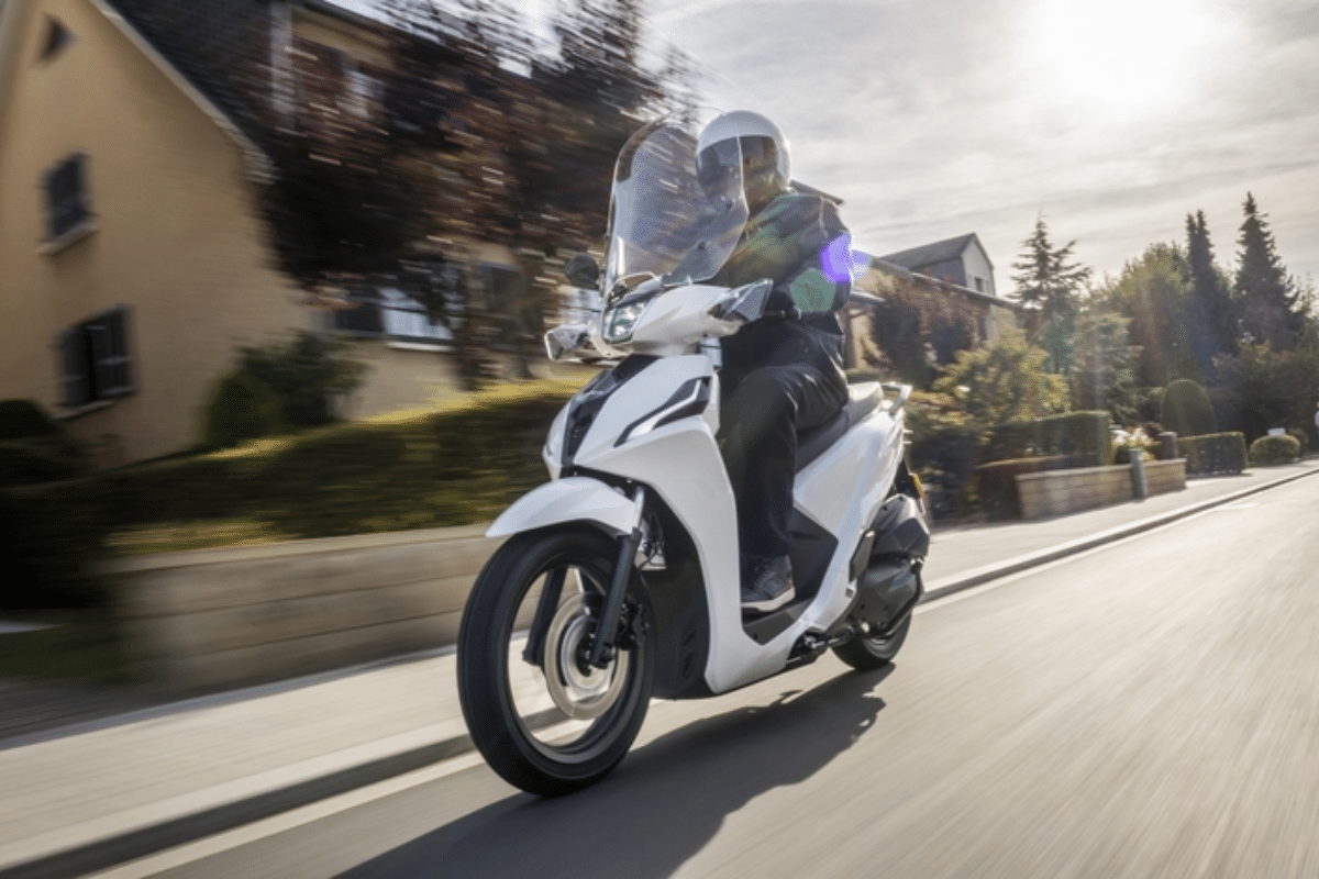 Kymco People R vue de face