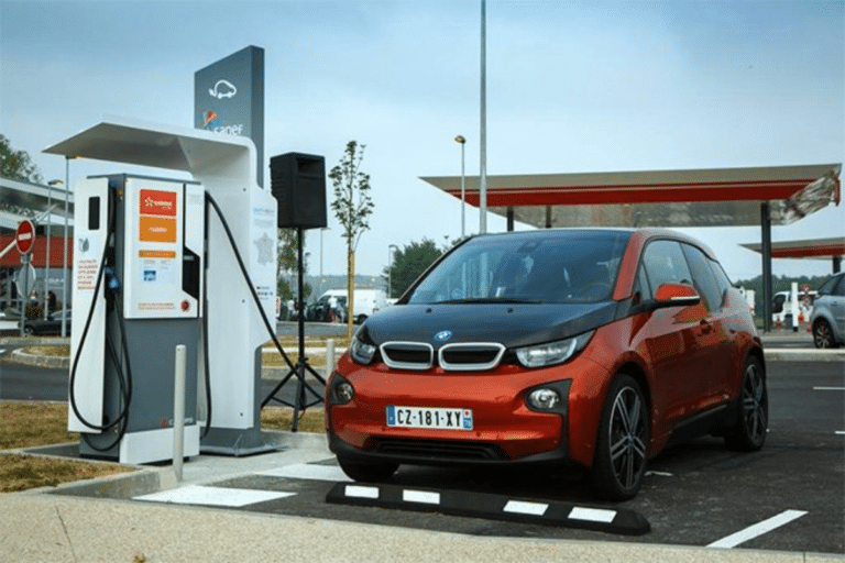 Plus besoin de sortir sa carte : la borne reconnaît désormais la voiture toute seule