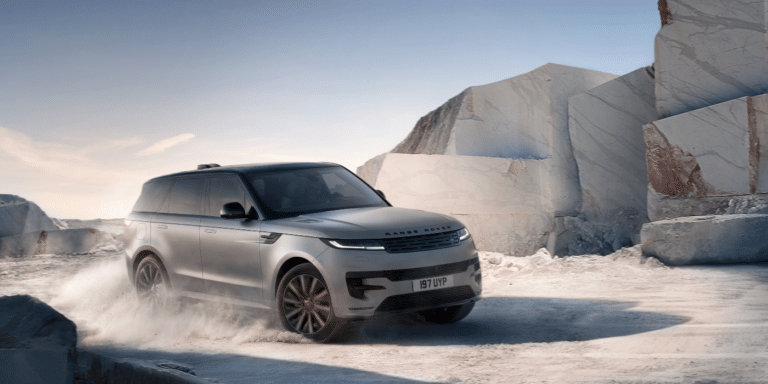 Jusqu&rsquo;à 220 km d&rsquo;autonomie en 10 minutes de charge : ce que le Range Rover Sport Electric pourrait offrir grâce à ses 800 volts
