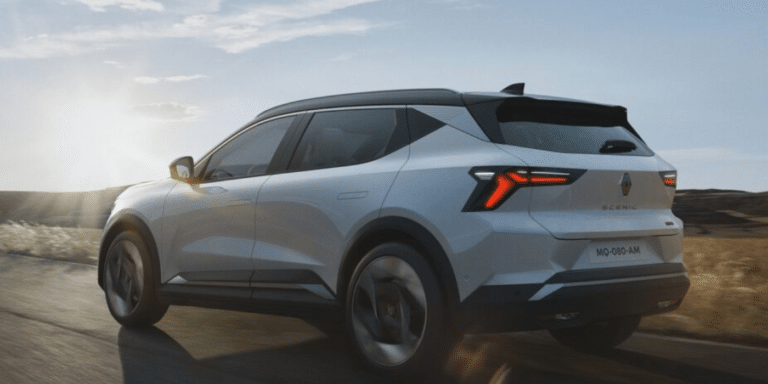 Le Scenic E-Tech peut rester immobilise a cause d&rsquo;une simple batterie 12 V, et c&rsquo;est un point que peu d&rsquo;acheteurs anticipent avant de signer