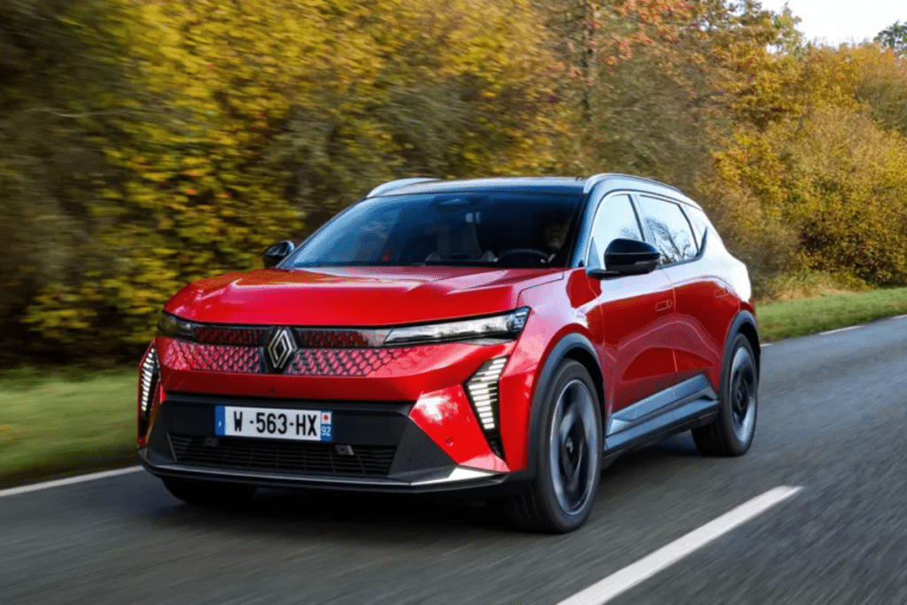 Le prochain Scénic électrique vise 750 km d’autonomie, et la recharge en 20 minutes pourrait enfin lever le dernier frein des grands rouleurs
