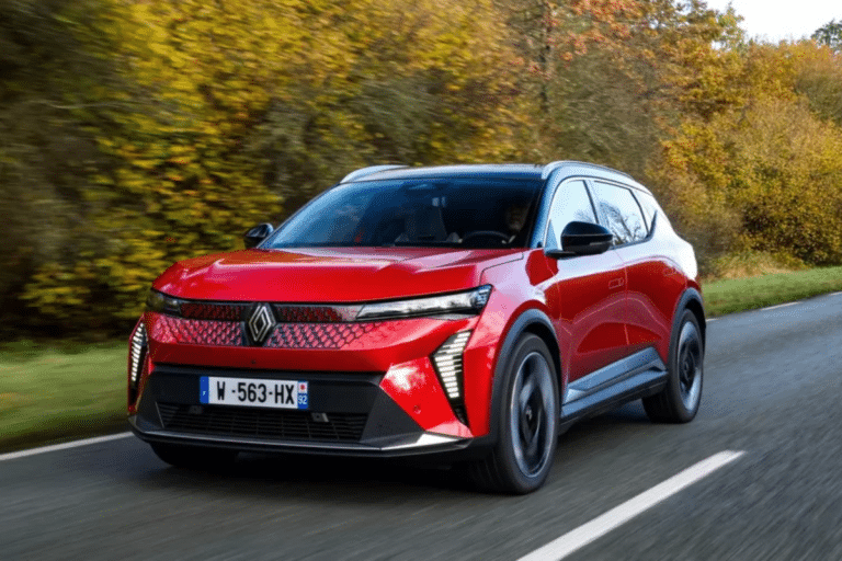 Le prochain Scénic électrique vise 750 km d&rsquo;autonomie, et la recharge en 20 minutes pourrait enfin lever le dernier frein des grands rouleurs