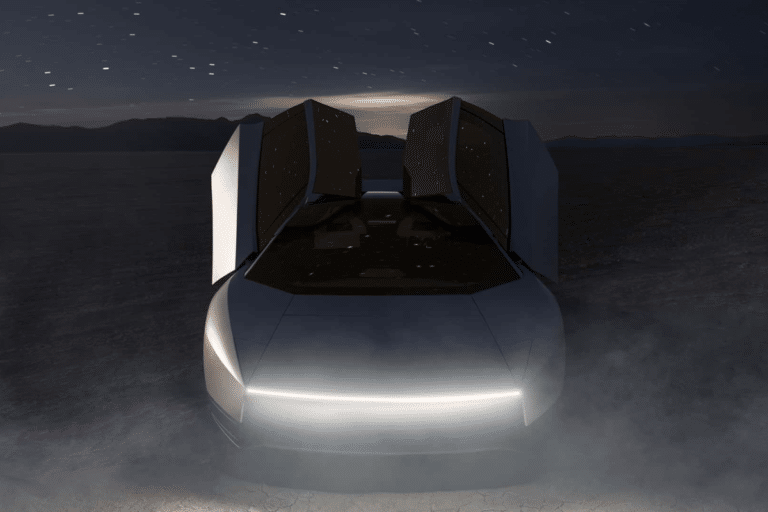 Commandes ouvertes en France pour le Tesla Roadster : un premier acompte de 5 000 euros par carte bancaire
