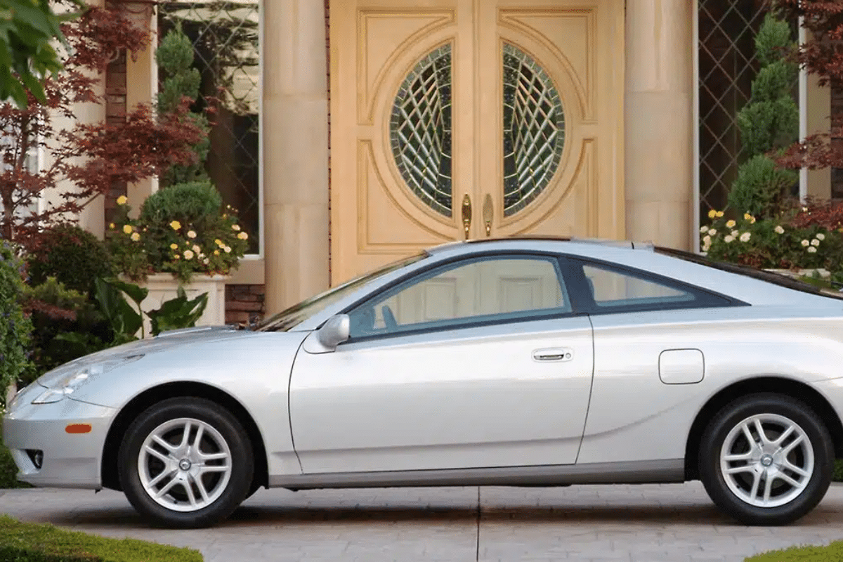 Toyota Celica vue de profil