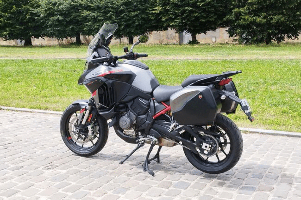 Trail Ducati Multistrada V4 S Grand Tour vue de profil